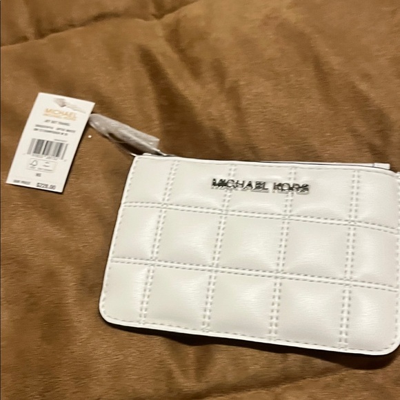 New Michael Kors Quilted White Pouch - Picture 6 of 6